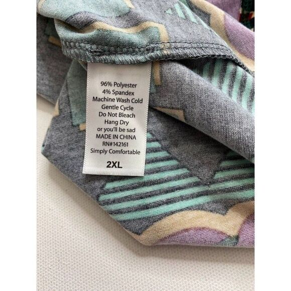 LuLaRoe Randy Gray Red Green Geometric Raglan Sleeve Sz 2XL NEW - Picture 6 of 7